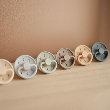 FRIGG PACK 2 CHUPETES LATEX TALLA 2 DE 6-18 MESES MOON