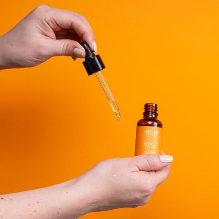 SEGLE COFRE GLOW SKIN HIDRATACION Y LUMINOSIDAD:  SERUM VIT C 30ML + SERUM GLICOLMIX EXFOL 30ML