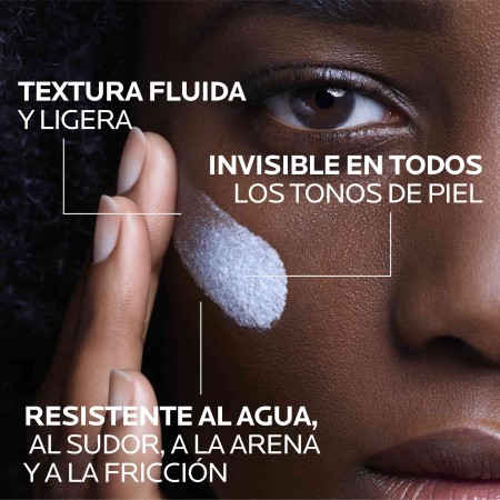 Textura fluida ultraligera e invisible resistente al agua y fricción Anthelios UVMune 400 Antimanchas